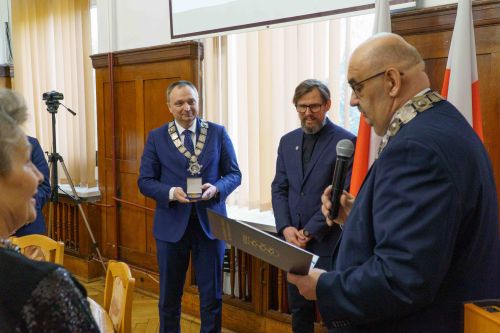 Uroczysta Sesja Rady Miejskiej i wręczenie Medalu za zasługi dla Miasta ks. Borkowskiemu